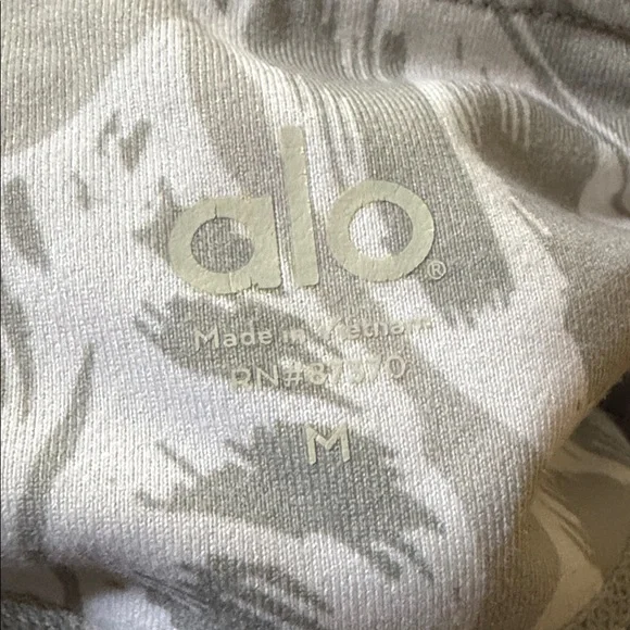 ALO Yoga White and Gray Leaf Pattern Jeggings - Picture 5 of 5